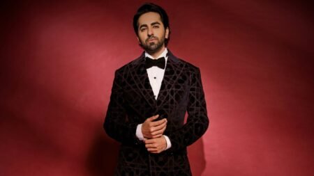 Ayushmann Khurrana Joins Hands with Mumbai Police to Raise Awareness Against Cyber Crime Bollywood-star-Ayushmann-Khurran