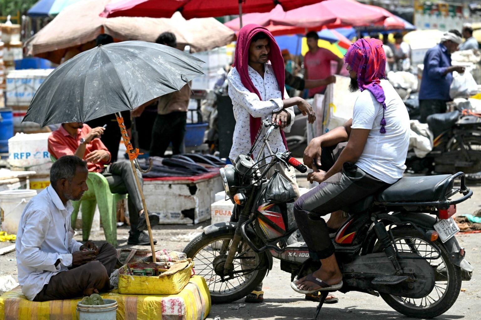 Delhi to Sizzle at 42°C: IMD Warns of Intense 6-Day Heatwave Across Northwest India Heat Wave in Delhi - Delhi temprature