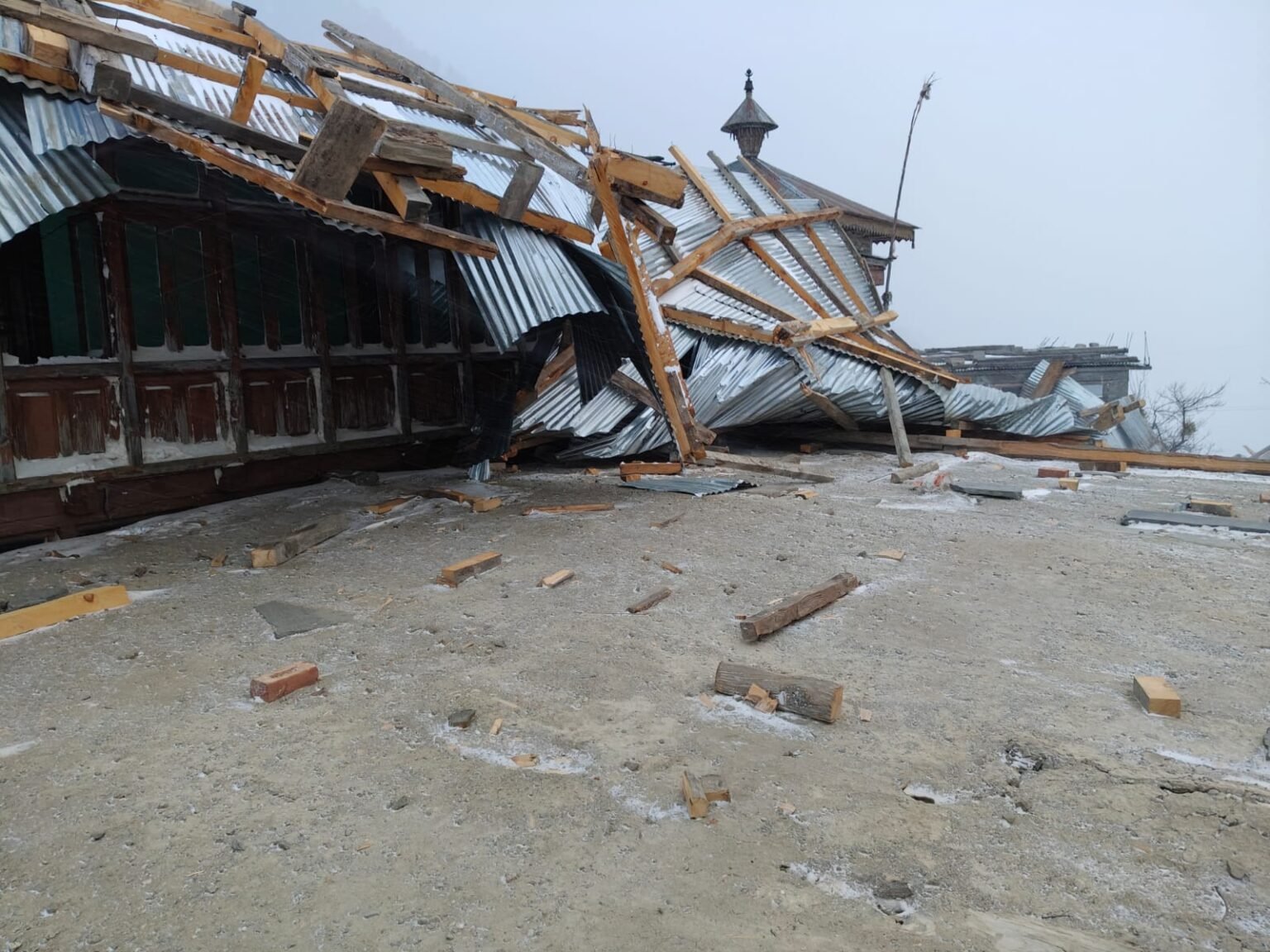 Kinnaur Snowfall: Apple Growers Rejoice, Travel Advisory Issued Kinnaur Snowfall: Apple Growers Rejoice, Travel Advisory Issued