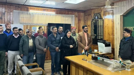 Strike in Kullu: Revenue Staff Go on ‘Pen-Down’ Protest After Patwari Assaulted on Duty Strike in Kullu: Revenue Staff Go on 'Pen-Down' Protest After Patwari Assaulted on Duty