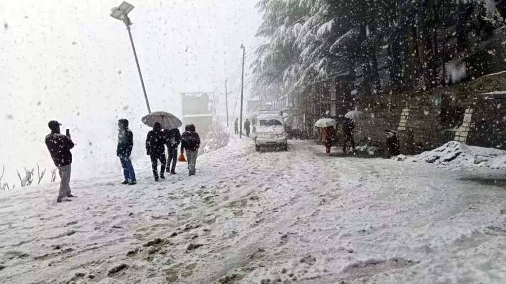 Snow Returns to Himachal: Rohtang & Shinkula Receive Half-Foot Snow; Shimla Remains Cloudy
